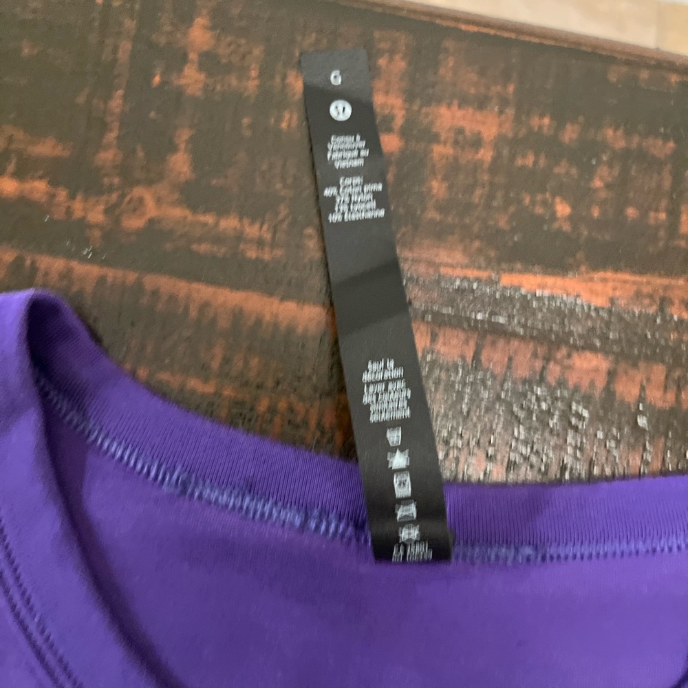 Lululemon Large Purple T-Shirt Basic Activewear A… - image 4